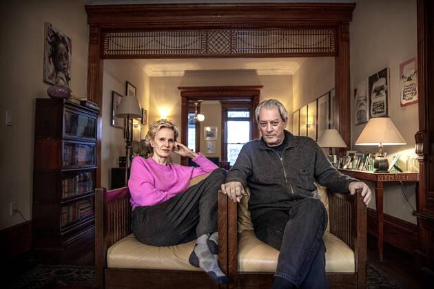 Los escritores<br />
Siri Hudsvet y Paul Auster en su casa de Brooklyn